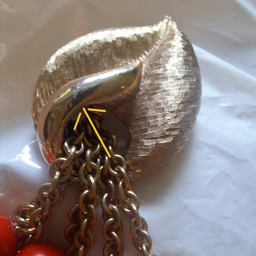 VTG Cha Cha Brushed Gold Leaf Red Beaded Brooch Pin with Chain Detail 70s Style - Picture 6 of 7